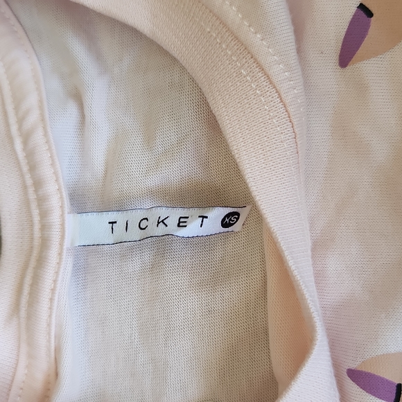 XS Light pink tee - Picture 3 of 3